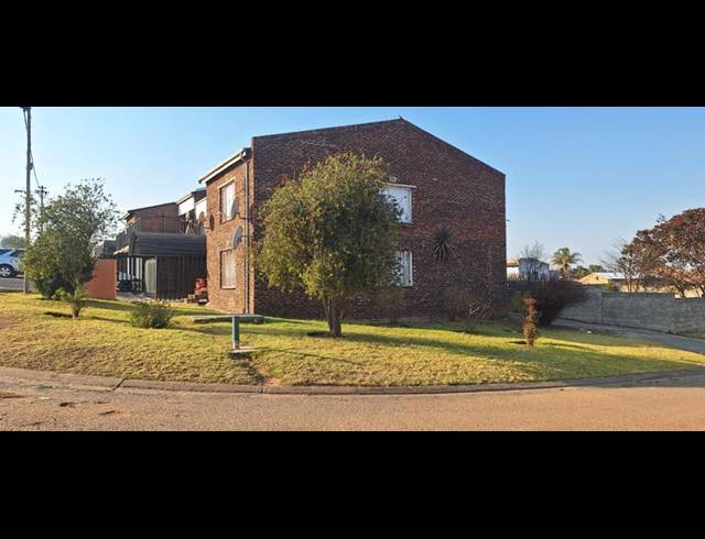 16 BEDROOM APARTMENT FOR SALE IN PIET RETIEF